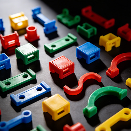 Литье мелких пластиковых деталей